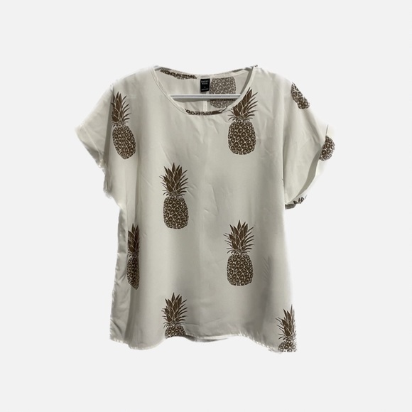 Pineapple print silky cap sleeve top. - Picture 4 of 4